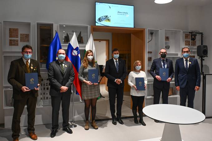 Predsednik Republike Slovenije podelil glavno nagrado zlata čebela 2021